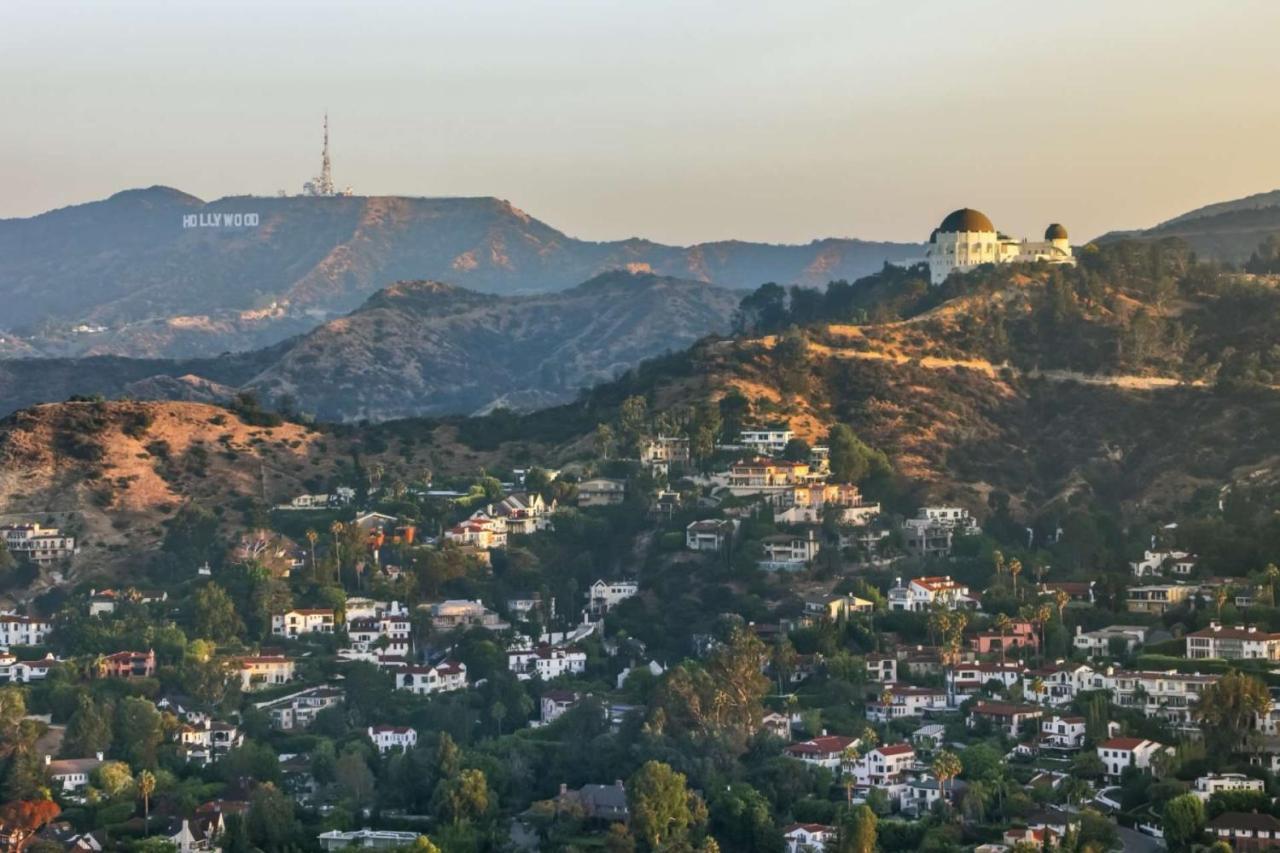 Hollywood Sign Chalet Chalé